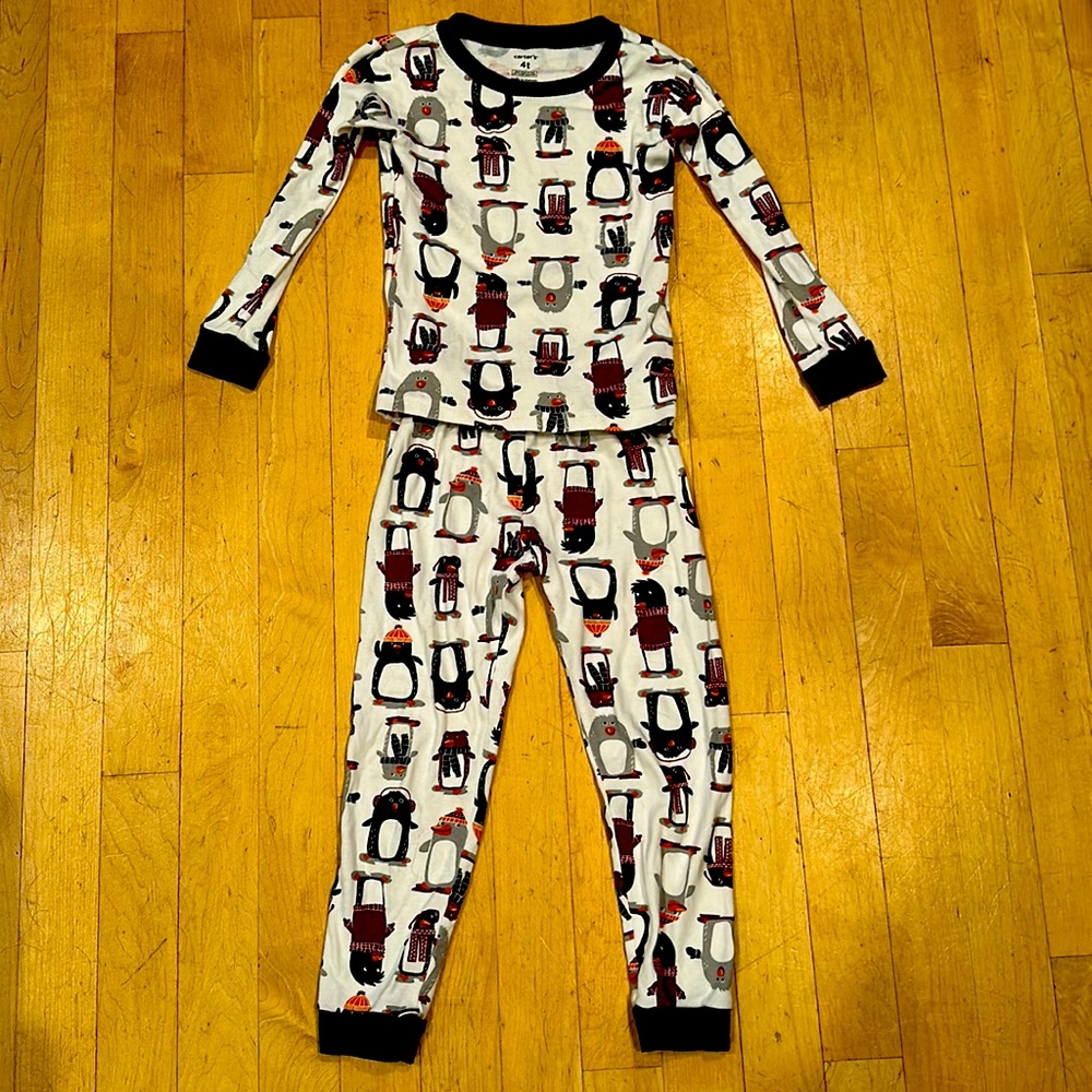 Boys Pajama Set. Penguins. Carters. 4T